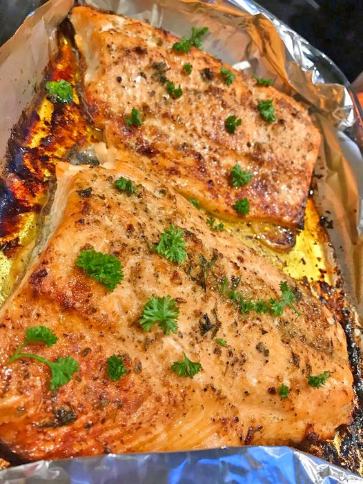 Baked Salmon in Foil with Asparagus