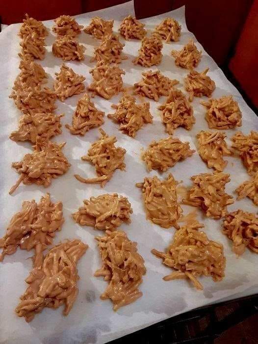 PEANUT BUTTER HAYSTACKS WITHOUT BAKE