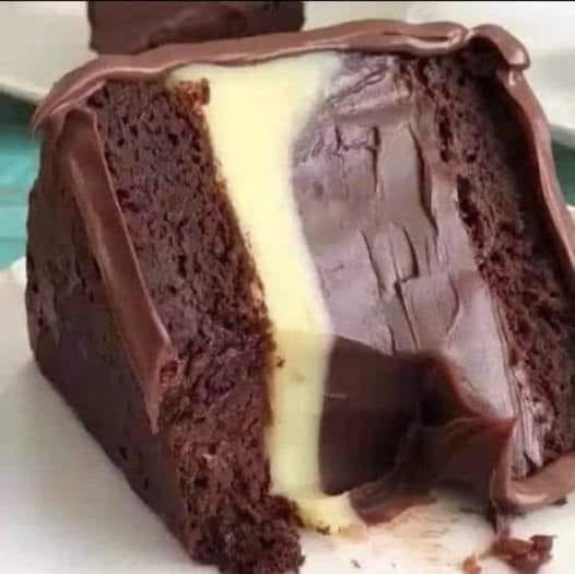 CAKE WITH CLASSIC CHOCOLATE