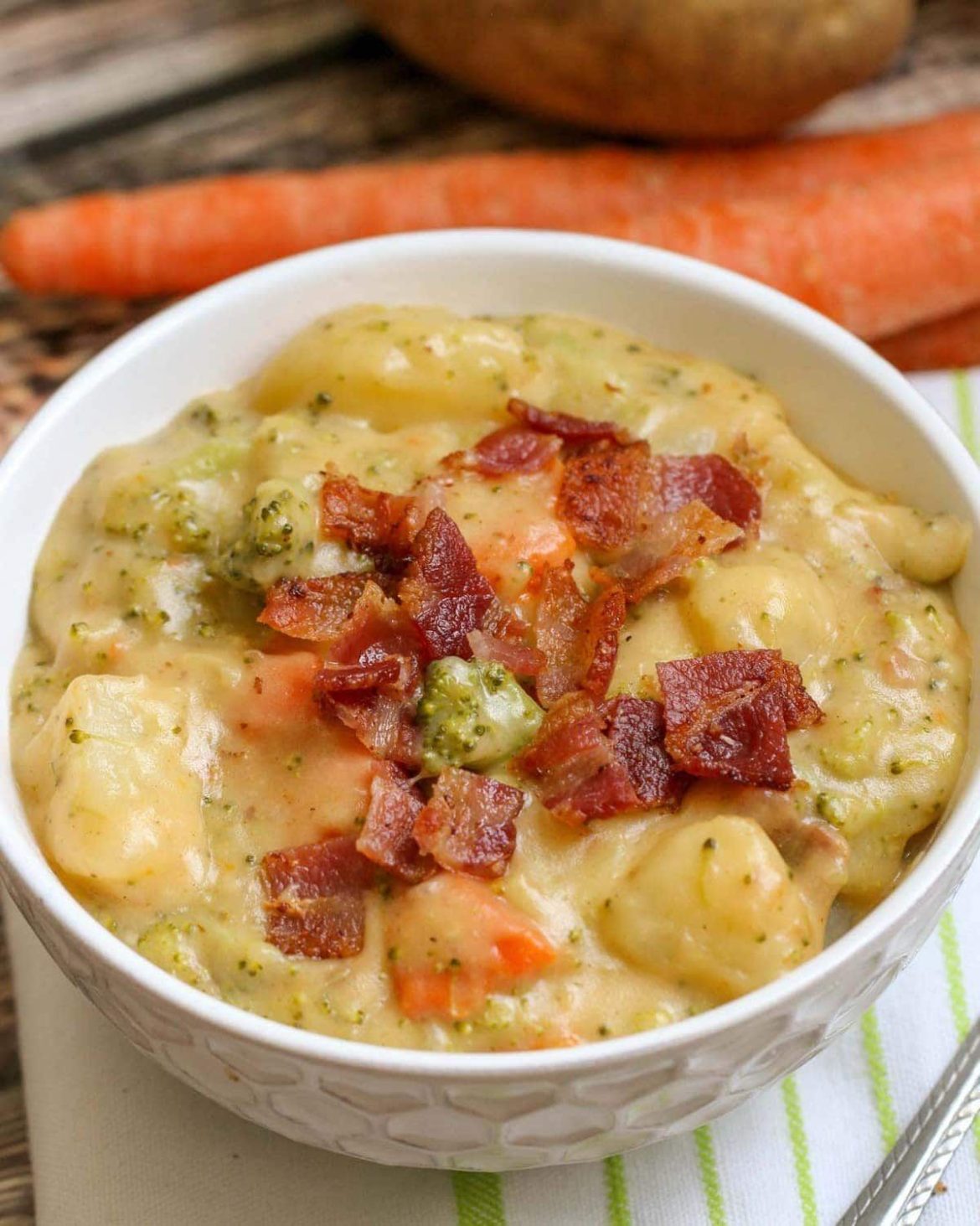 SOUP WITH BROCCOLI AND POTATOES