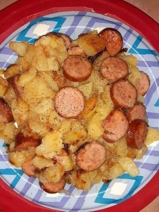 SAUSAGE WITH FRIED POTATOES, ONIONS, AND SMOKED POLISH