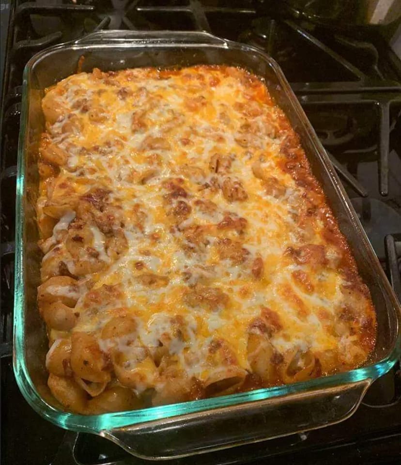 POTATO CASSEROLE WITH CHEESY HAMBURGER