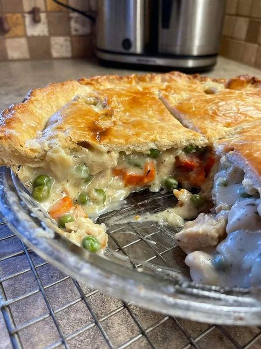 CASSEROLE WITH SKILLET CHICKEN POT PIE