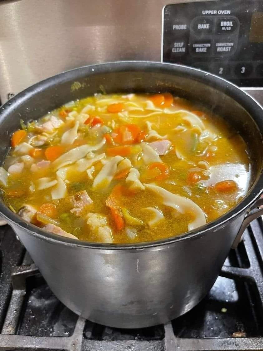 SOUP WITH CHICKEN NOODLE