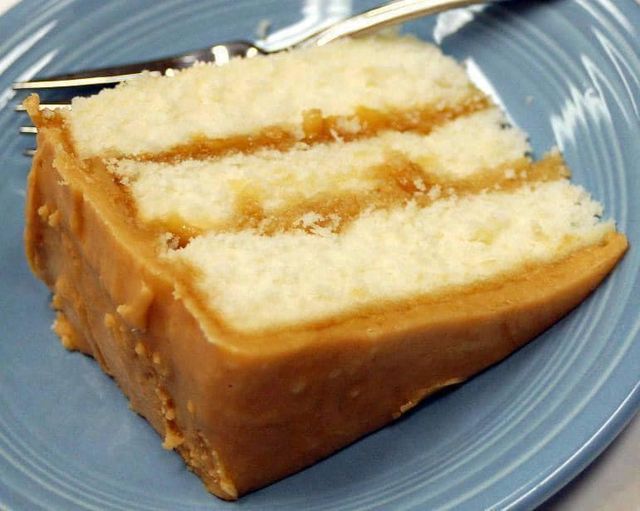 CAKE WITH SOUTHERN CARAMEL