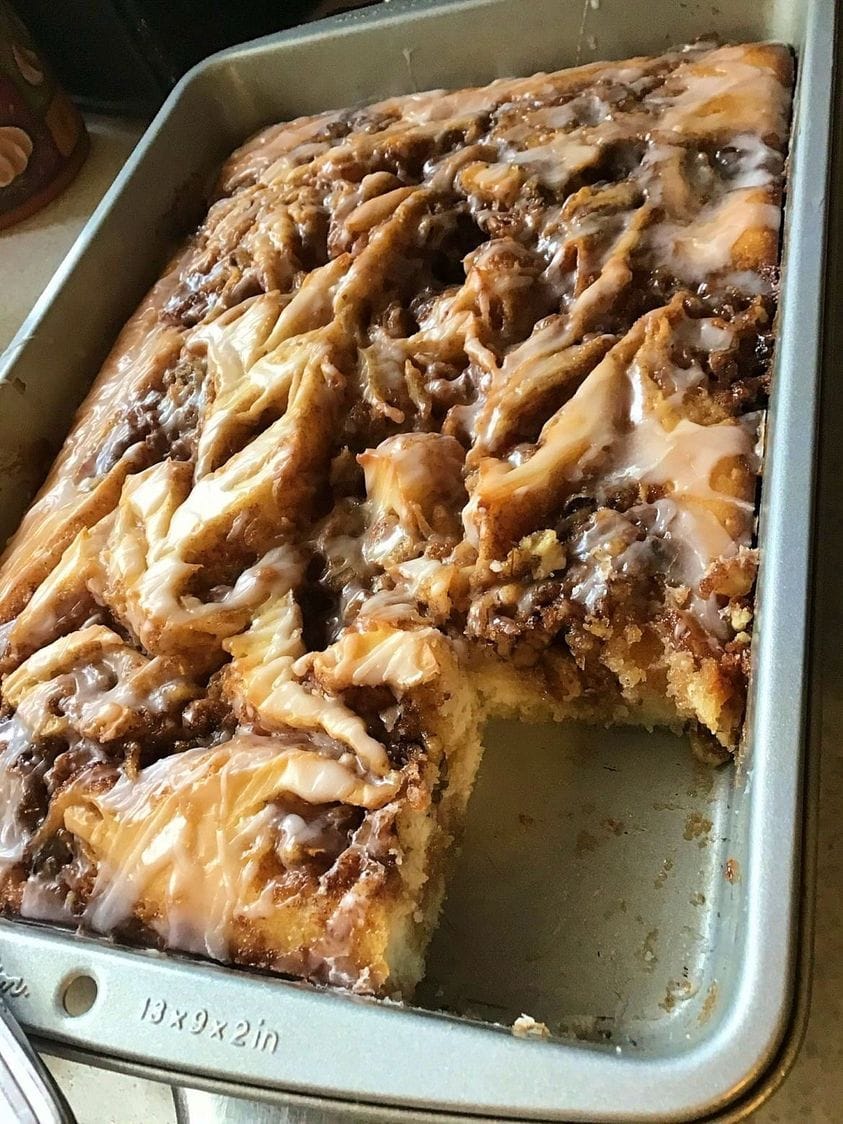 CINNAMON ROLL CAKE WITH CINNABON