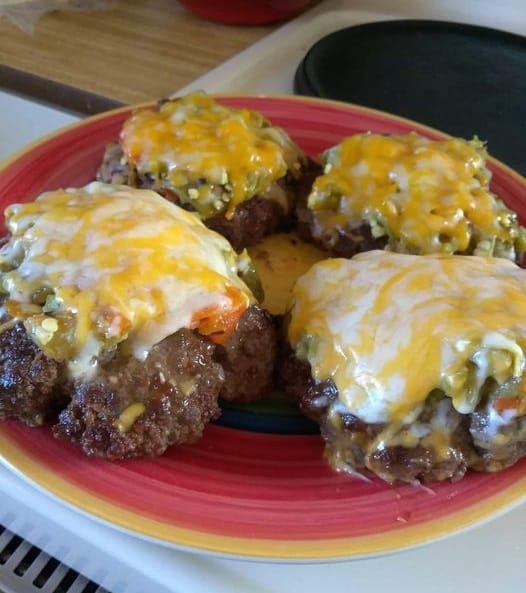 CHEESEBURGER WITH GREEN CHILE