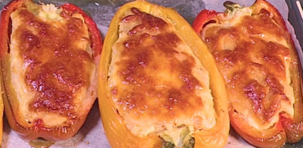 Stuffed peppers with chicken: a wonderful and simple recipe