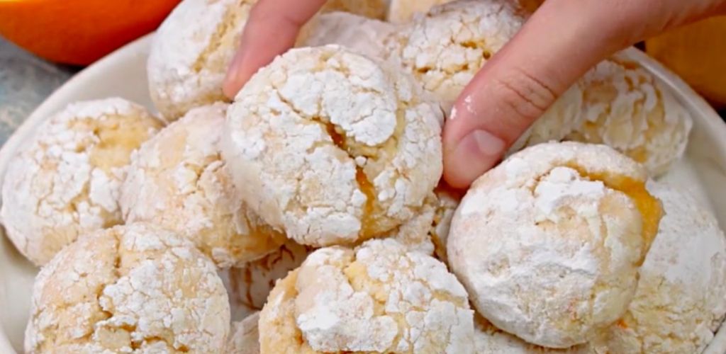 Orange cookies: the simple recipe for iced orange biscuits