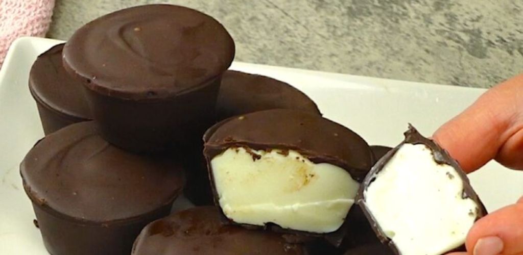 Chocolate pots: excellent for after dinner Recipes INGREDIENTS: disposable plastic cups