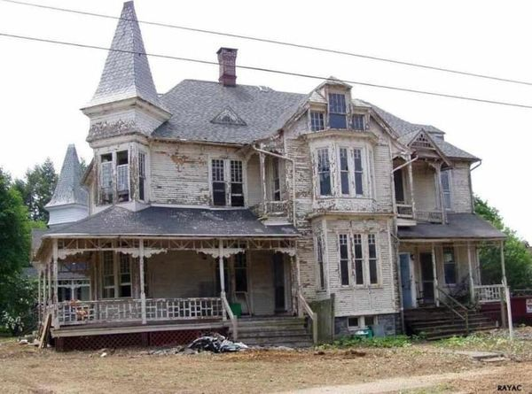 The Old House That Stole Hearts