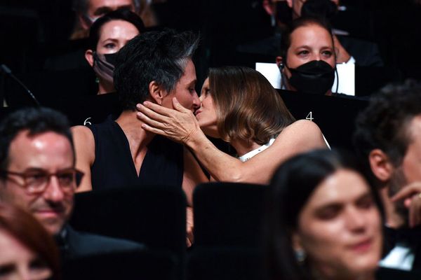 Jodie Foster accepting an award