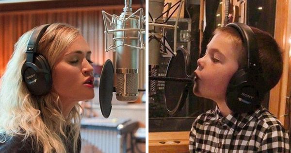 Carrie Underwood and her son singing "The Little Drummer Boy"