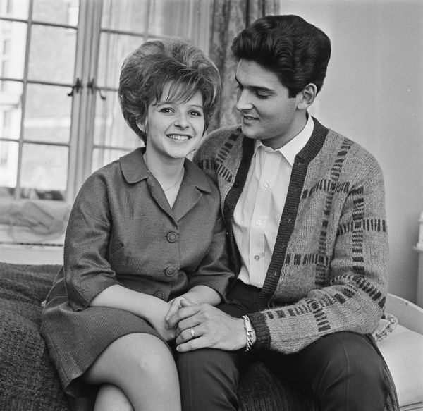 Brenda Lee with her husband Ronnie Shacklett photographed in the United Kingdom in 1964 | Source: Getty Images