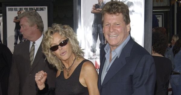 A Heartwarming Tribute: Ryan O’Neal Laid to Rest Next to Farrah Fawcett