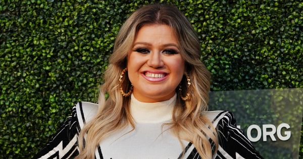 Kelly Clarkson addresses drastic weight loss: 'Walking in the city is quite the workout'