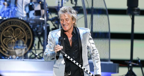 Rod Stewart poses with his 7 children and newborn grandsons in rare family photo — see the rock star's family