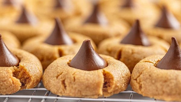 6 Ingredient Peanut Butter Kiss Cookies