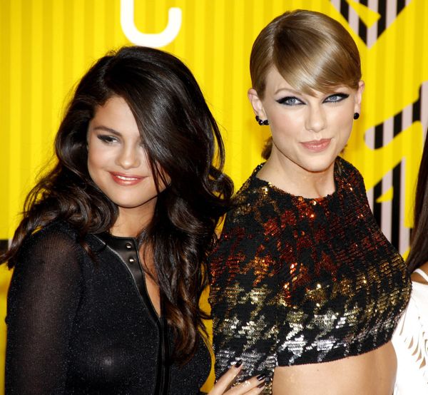Selena Gomez, Taylor Swift Caught Gossiping at the Golden Globes, and People Think They Are Talking About Kylie Jenner