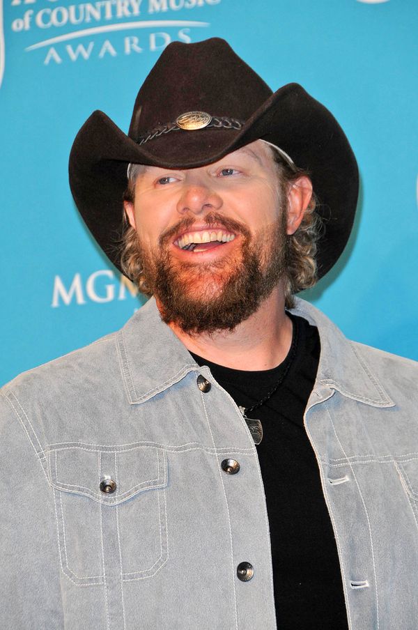 Toby Keith performing
