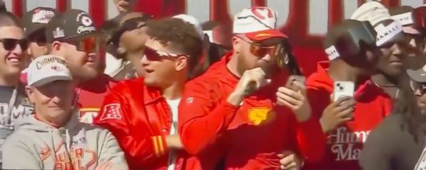 Travis Kelce’s Hilarious Karaoke Mishap at Chiefs Super Bowl Parade