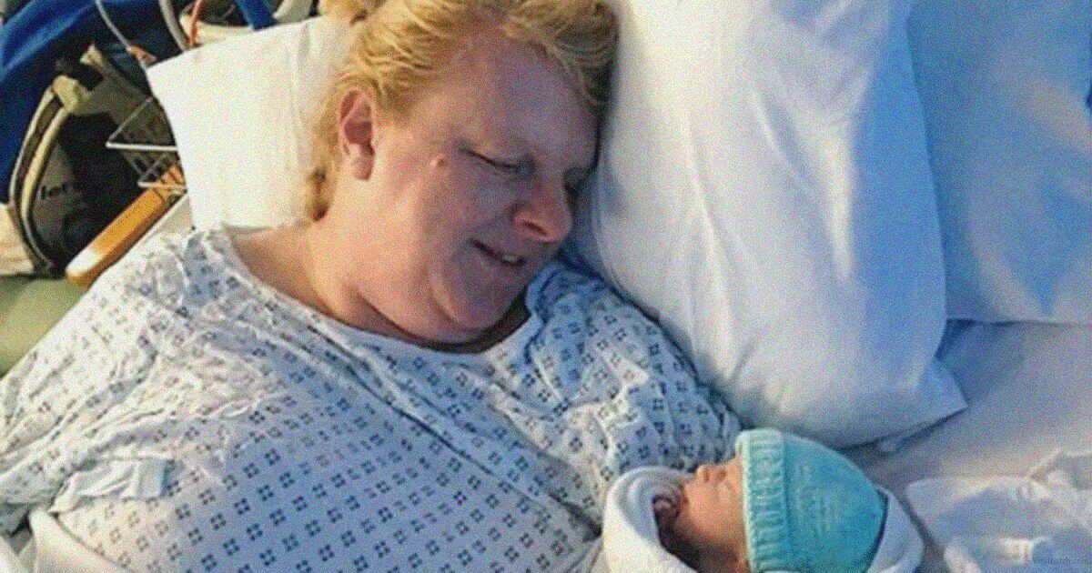 Woman Gives Birth to a Healthy Baby Boy after 16 Years and 18 Miscarriages