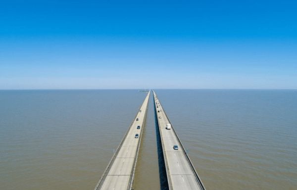 The Jiaozhou Bay Bridge in China became the longest bridge over water (aggregate).