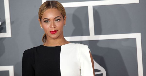 Beyoncé Reveals Her Real Hair in a Hair Wash Day Video