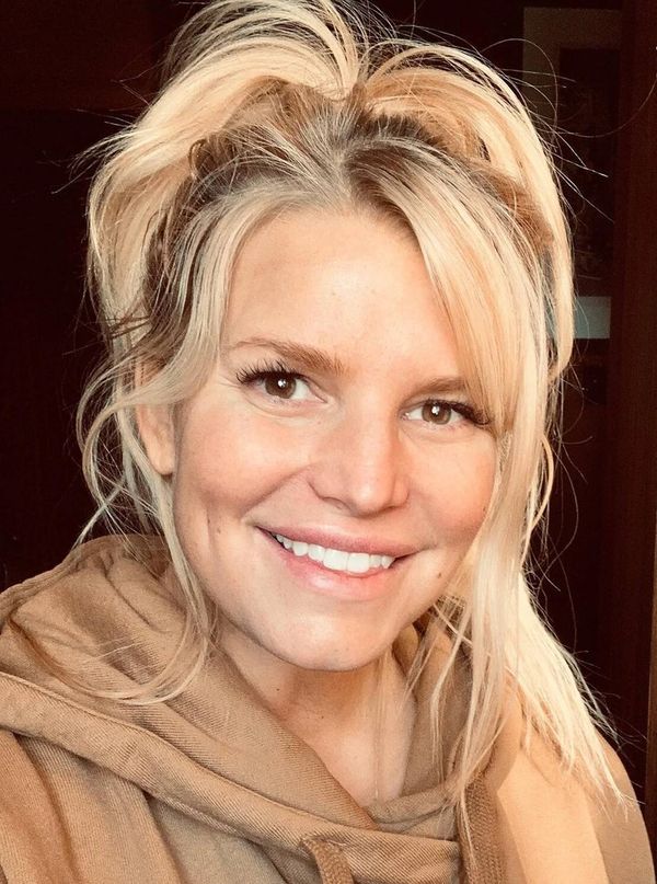 Jessica Simpson’s Family Vacation Creates a Buzz on Social Media