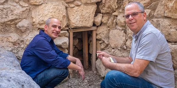 A Stunning Archaeological Discovery in Ancient Jerusalem Confirms Biblical Narrative