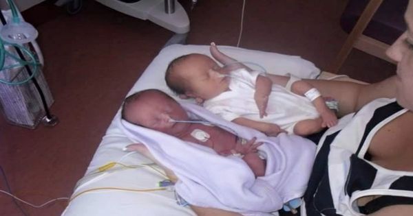 Couple expects identical twins – freeze when the doctor says I'm sorry