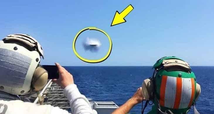 Pilots See Object Getting Closer – They Turn Pale When They Realize What It Is