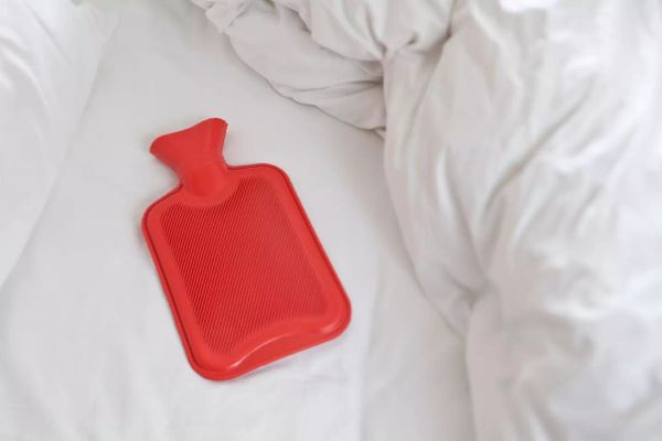 There's a hot water bottle hack to help keep you cool at night. (john shepherd / Getty Images)