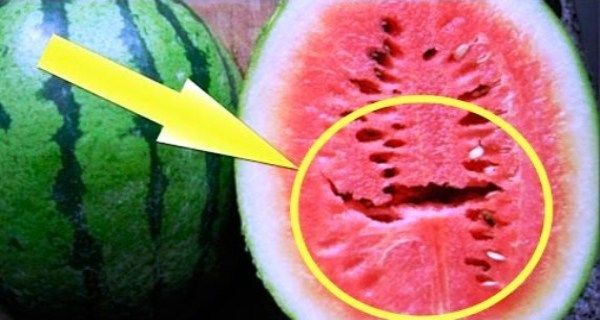 If you open a watermelon you find these cracks in it … DO NOT EAT IT!