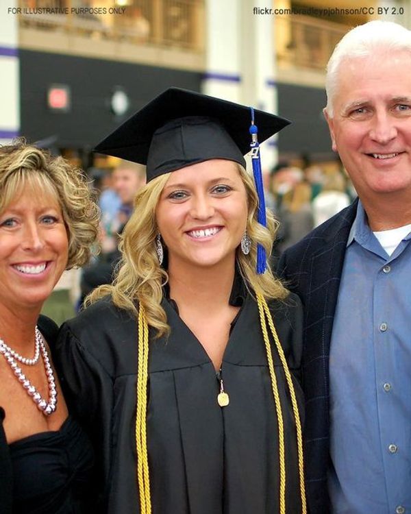 My Parents Gave Me $10,000 to Pay for College — I Was Shocked to Find Out What They Wanted in Return – Viral