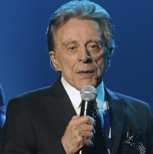 Frankie Valli at 89: The Iconic Singer Continues to Captivate Audiences with Timeless Style and Age-Defying Looks