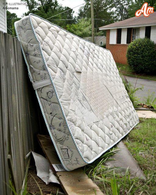 Granddad Forbids Anyone from Touching His Old Mattress, Girl Finds Stash There after His Death