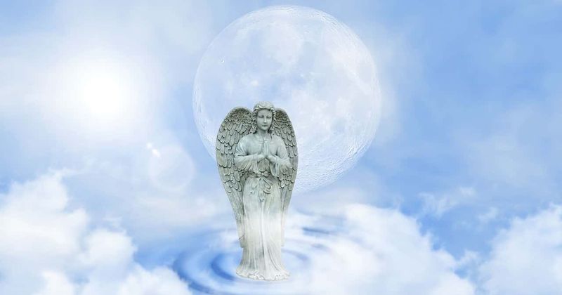 8 Signs of the Presence of a Guardian Angel Who Is Watching Over