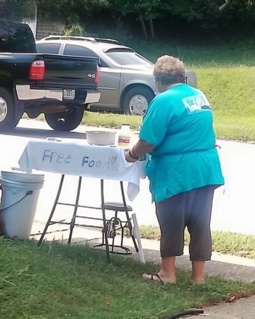 Sweet Lady Feeds Local Kids for Free