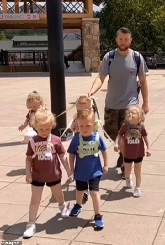 Dad Puts Leashes On Quintuplets And Gets Massive Internet Backlash