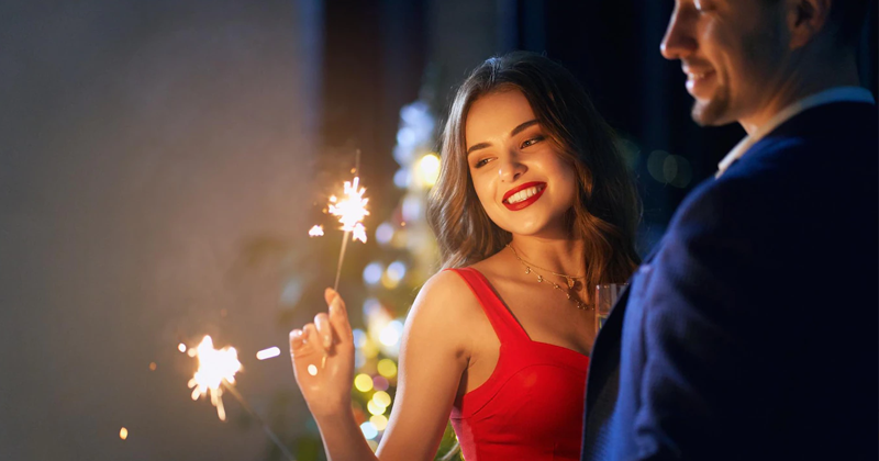 4 Hot Things Women Unknowingly Do to Attract Men Like a Magnet