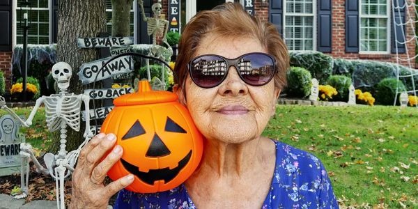 My Demanding Neighbor Complained to the HOA About My Halloween Decorations – The Following Day, She Was Pleading for Assistance on My Doorstep